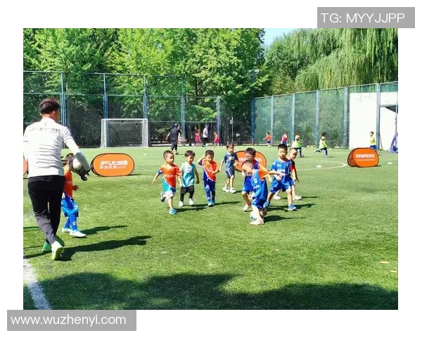 足球大姐姐带你领略绿茵场上的激情与梦想,解锁足球世界的无限可能与乐趣 足球大姐姐带你领略绿茵场上的激情与梦想,解锁足球世界的无限可能与乐趣